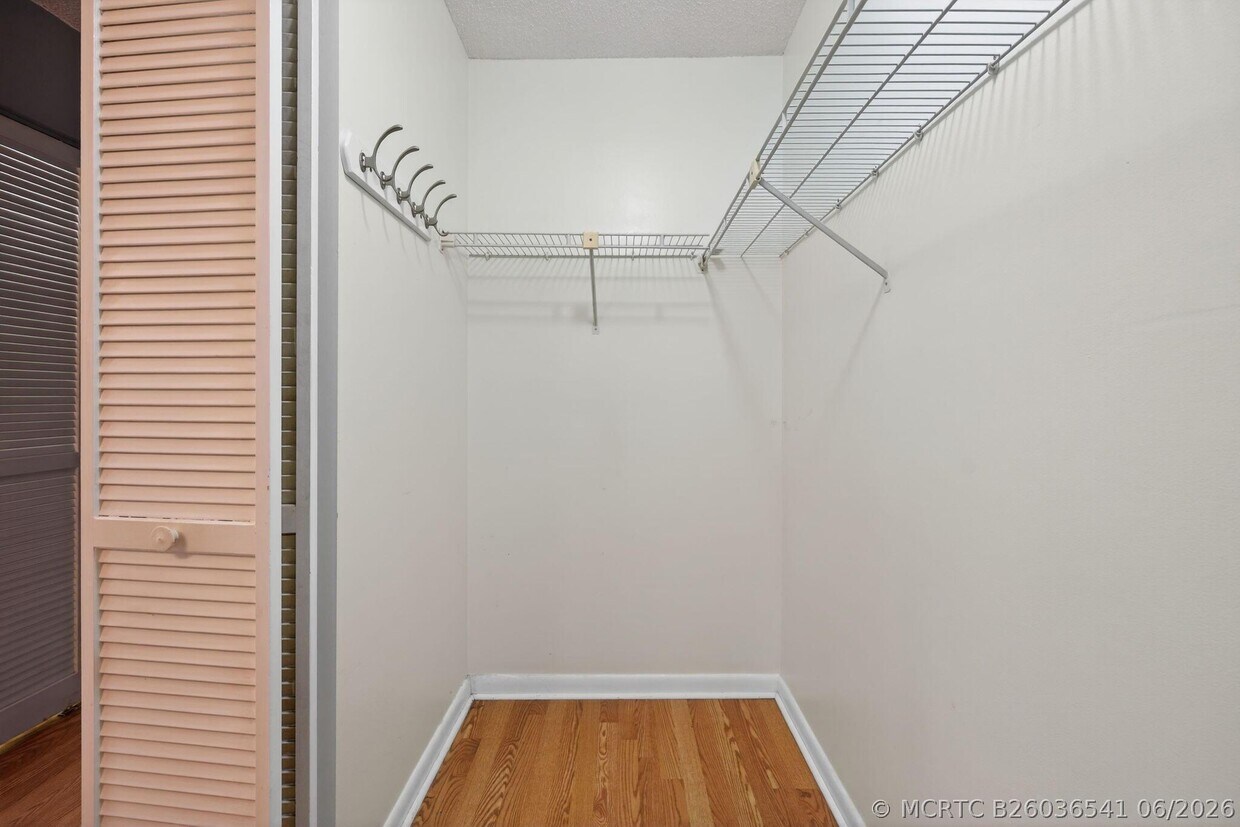 Building Photo - 707 Stonewood Ct