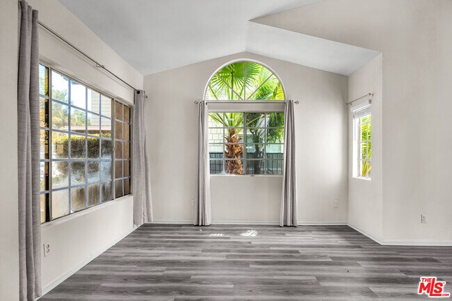 Foto del edificio - 13505 Sutter Ct