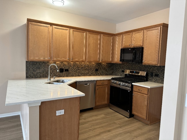 Building Photo - 2401 Sunshine Ln