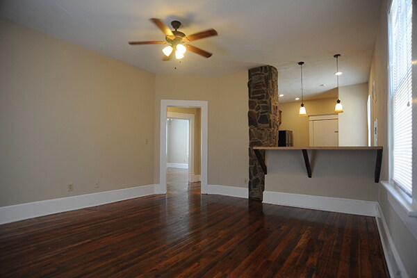 Foto del edificio - 623 Mountain Ave SW