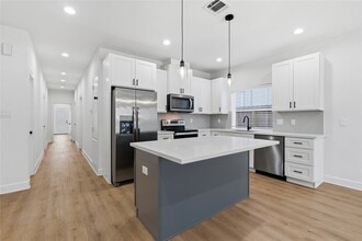 Building Photo - 8316 Corinth St