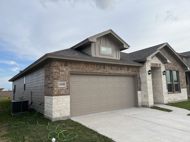 Building Photo - 1005 Ocean Breeze