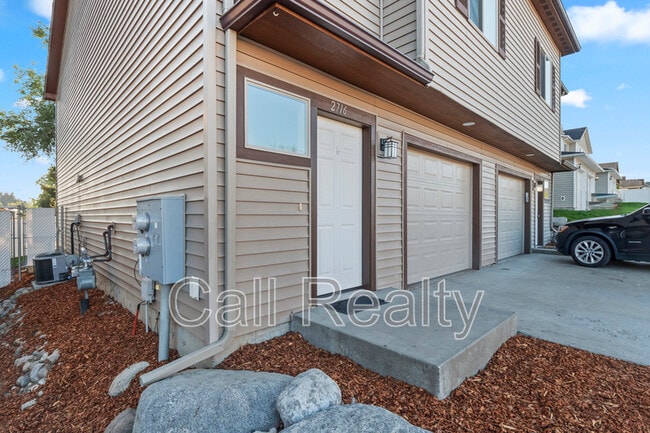 Building Photo - 2714 N Fox Ln