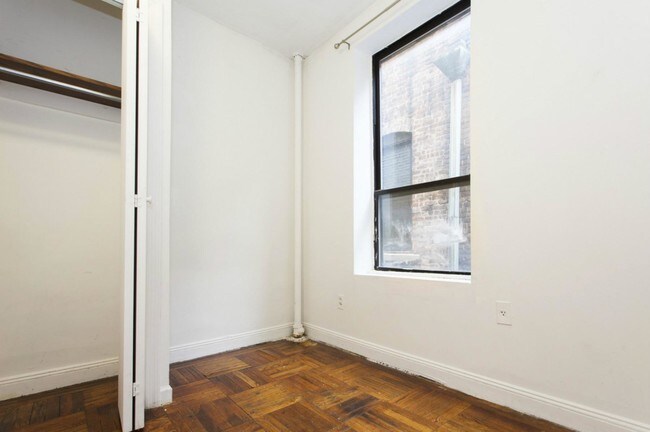 Building Photo - 208 W 88th St