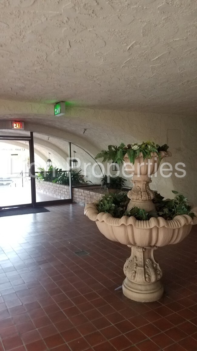 Building Photo - 12300 Montecito Rd