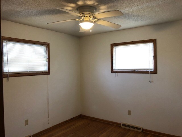 Building Photo - 803 E Harding Dr
