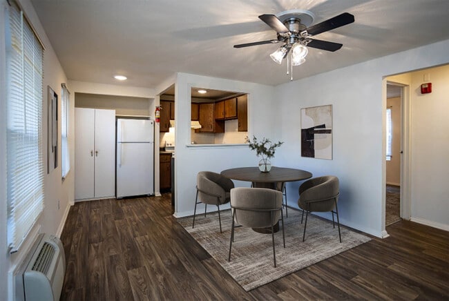 Building Photo - Windsor Court Apartments