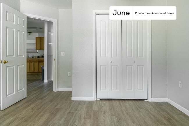 Building Photo - Room in Shared 3 bed/2 bath home