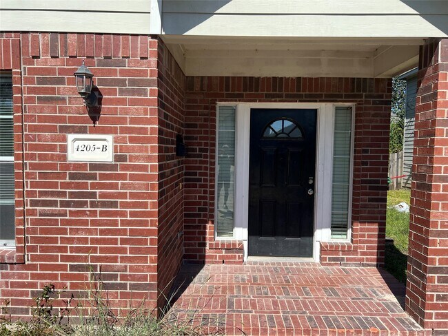 Foto del edificio - 4205 Clover St