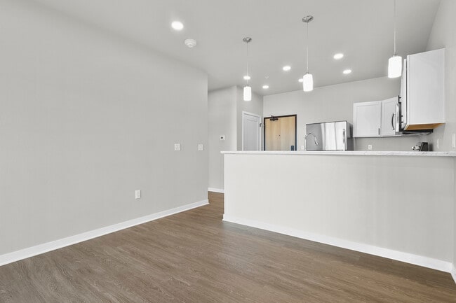 Building Photo - Center Stage