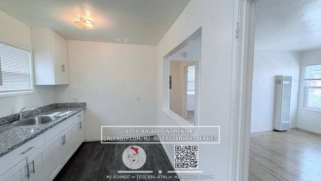 Building Photo - Remodeled top floor 1 Bd with hardwood flooring and spacious modern kitchen $1850