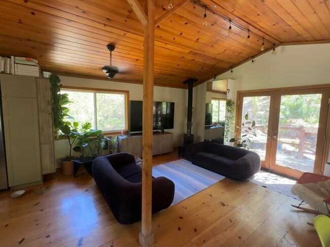 Unit B - 1734 Topanga Skyline Dr