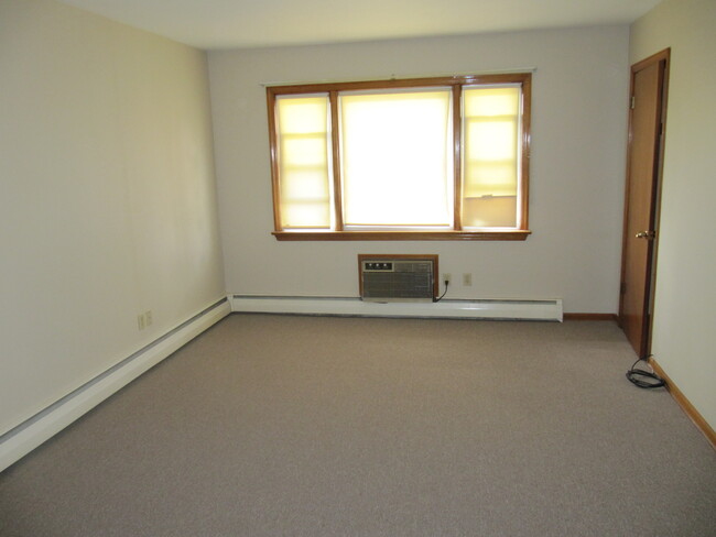 Foto del edificio - 1356 Roosevelt Ave
