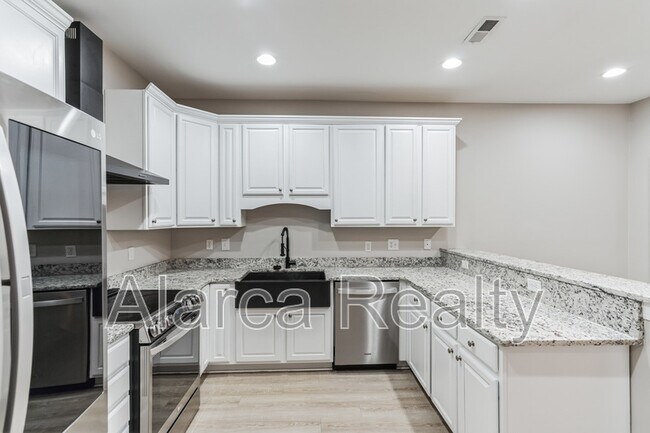 Foto del edificio - 111 Sherman Oaks Ln