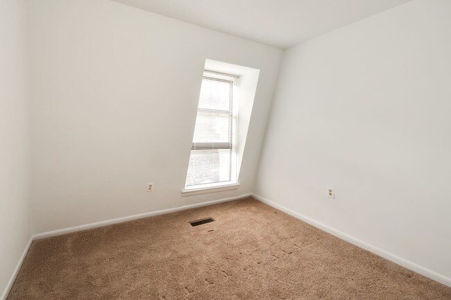 Building Photo - 1355 Riggs St NW
