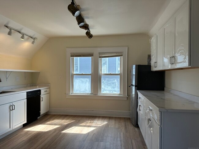 Building Photo - 56 Garden Terrace