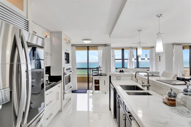 Foto del edificio - 2555 Collins Ave