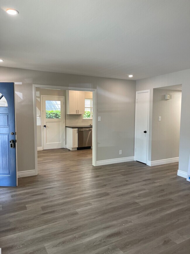Living Room Toward Kitchen & Hallway - 1330 Mills St