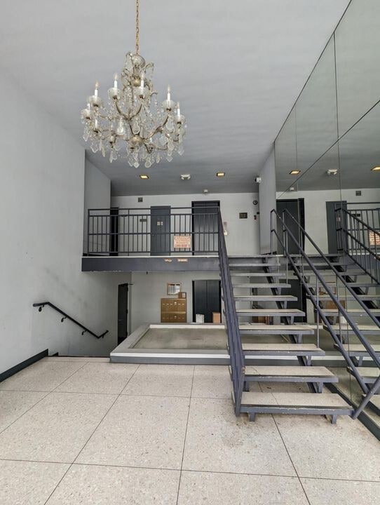 Building Photo - 118 S Wetherly Dr