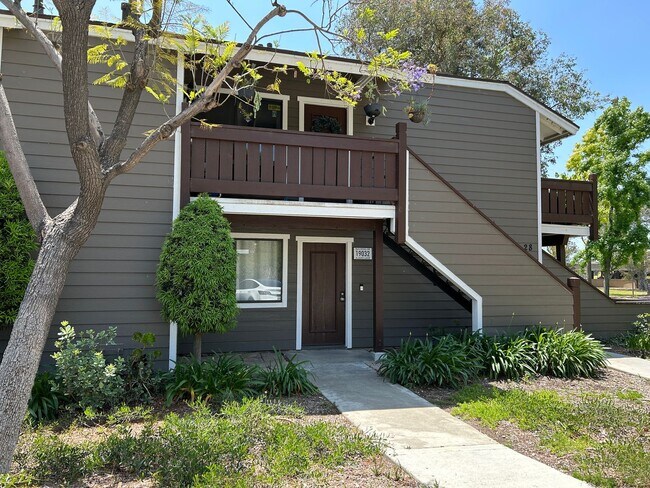 Foto del edificio - Beautiful 3 Bed 2 Bath Condo in Yorba Linda with Greenbelt Views