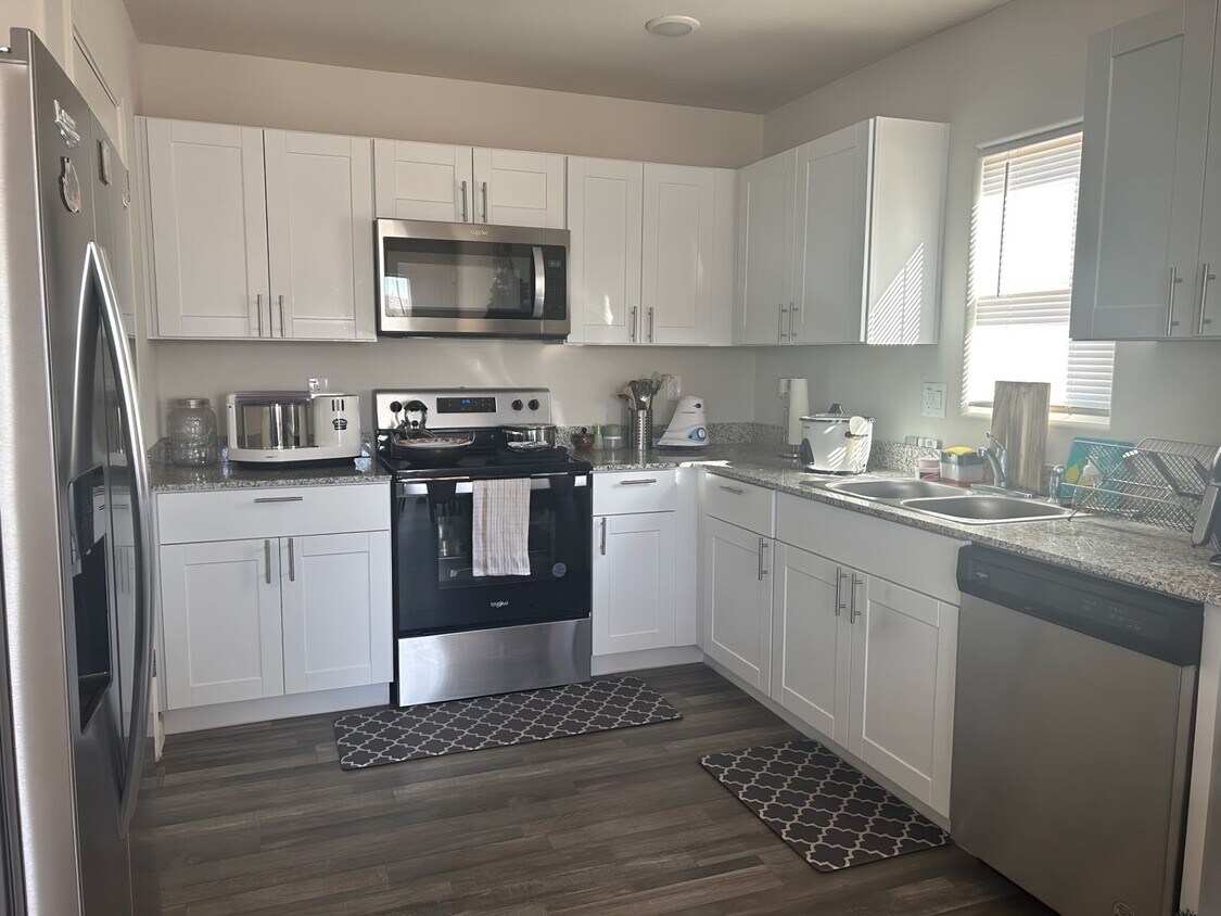 Primary Photo - ONE MONTH FREE RENT W/2 YR LEASE 3 BEDROOM...