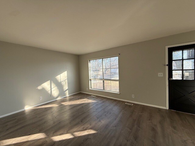 Foto del edificio - 229 Cedarwood Ave