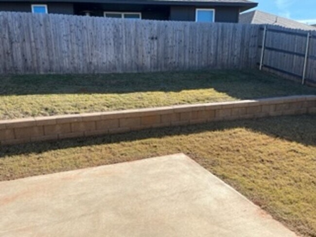 Foto del edificio - 4612 Emerald Knoll Rd