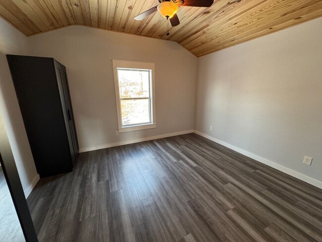 Building Photo - 1 Bedroom/1 Bathroom Tiny Home in Sulphur Rock