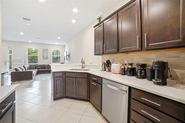 Building Photo - 4154 Greenway Dr