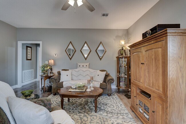 Foto del edificio - UNIT NOW AVAILABLE ! ! 2-BEDROOM 2-BATH DUPLEXES LOCATED IN NEOSHO! Rent-$1,300