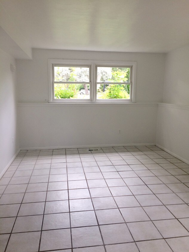 Sala de estar - 1104 N Hagadorn Rd