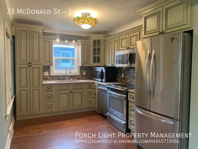 Photo du bâtiment - Main Floor 3 Bedroom in St. Catharines wit...