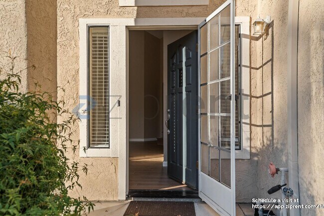 Foto del edificio - 3082 Rodeo Ln