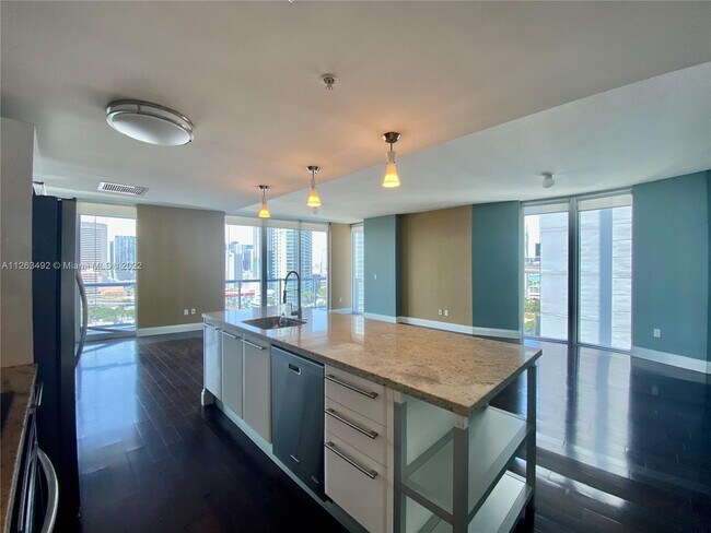 Foto del edificio - 185 SW 7th St