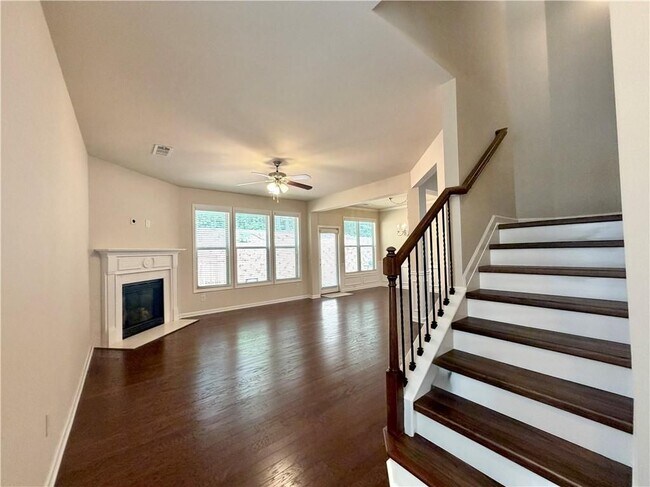 Foto del edificio - 6215 Crested Moss Dr