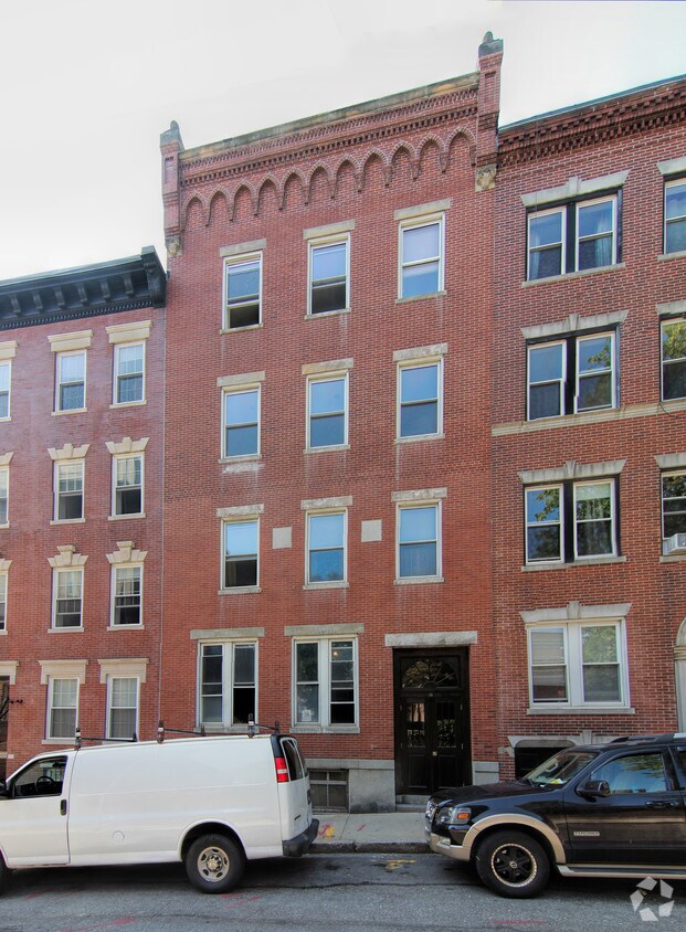 Building Photo - 18 Hull St