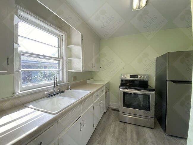 Building Photo - 1029 Elm Avenue, Columbia, SC 29205