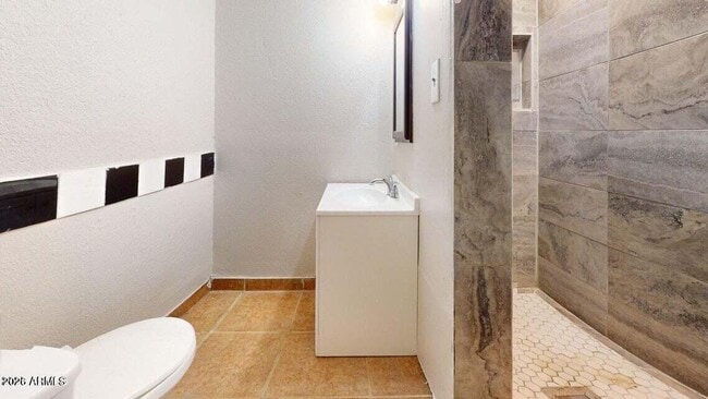 Building Photo - 2214 N 24th Pl