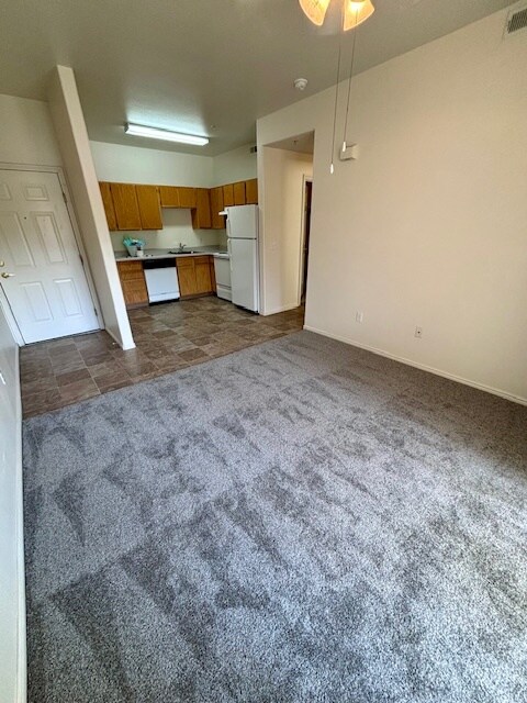 Foto del edificio - Silver Pines Senior Community
