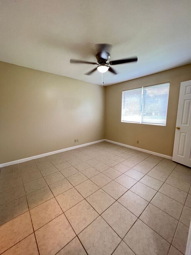 Foto del edificio - Newly refreshed 3BD/2BA duplex in Eagle Lake, TX