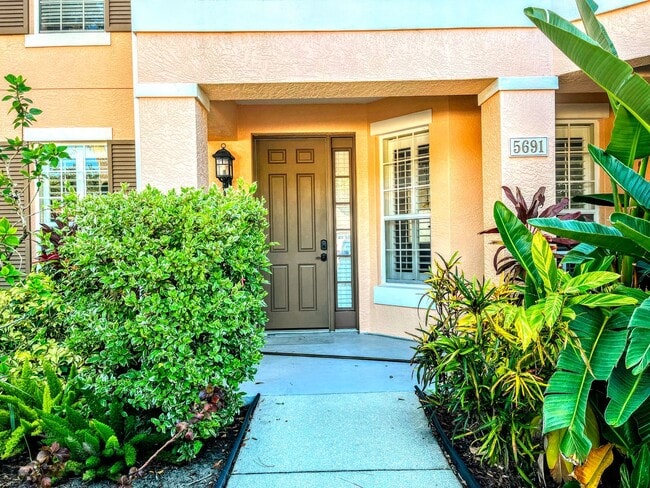 Photo - ANNUAL UNFURNISHED 2 bed 2 bath ground flo... House