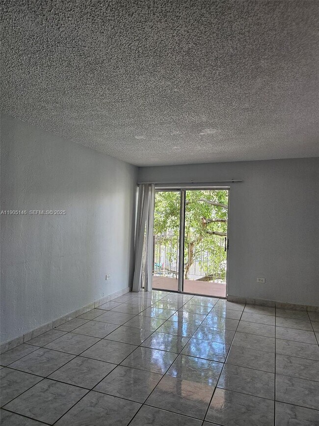 Foto del edificio - 8101 SW 73rd Ave