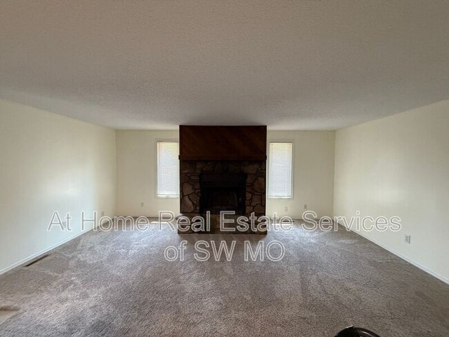 Building Photo - 2633 W Hanover Dr