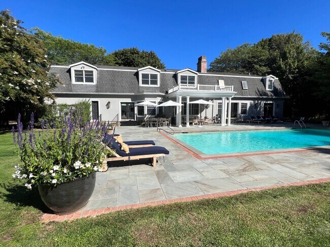 Building Photo - 15 S Hill St