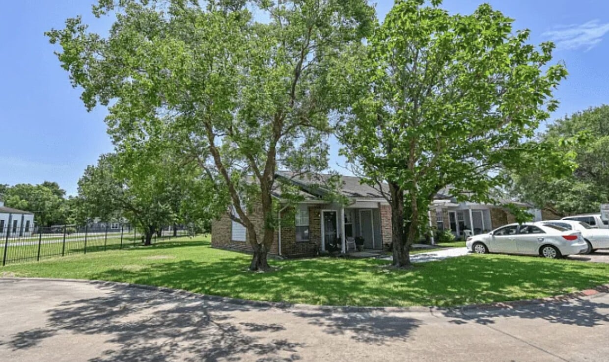 Foto principal - 1800 Avenue H