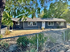 Building Photo - 1076 Sunrise Way