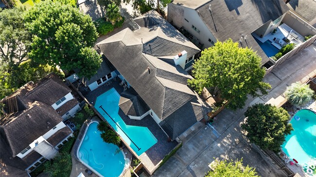 Building Photo - 810 Ivy Wall Dr