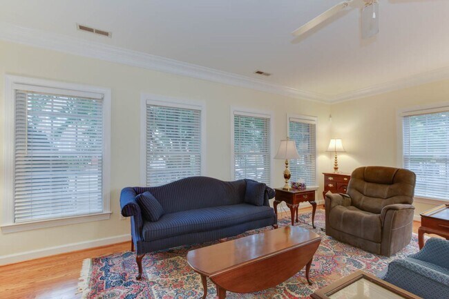 Foto del edificio - 4609 Town Creek Dr