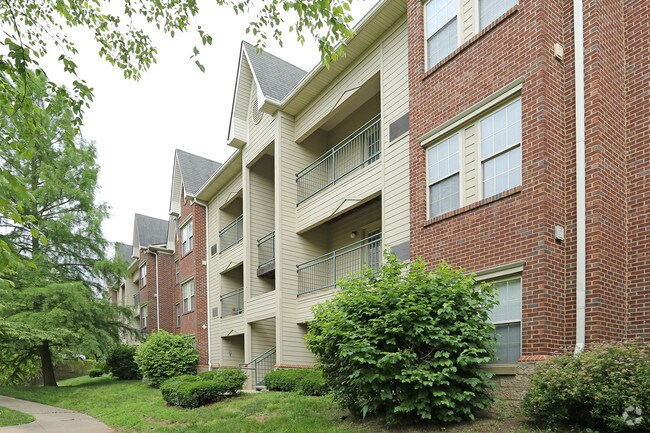 Building Photo - MidTown Apartments