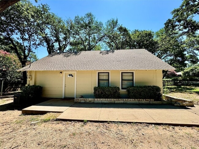 Building Photo - 1706 Saddle Rd